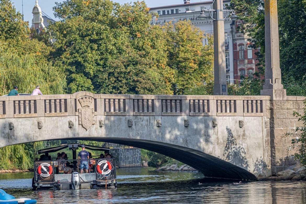 International tourists - find us on KAYAK